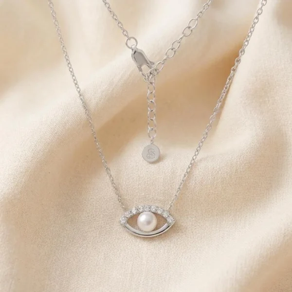 Elegant Pearl Pendant Necklace
